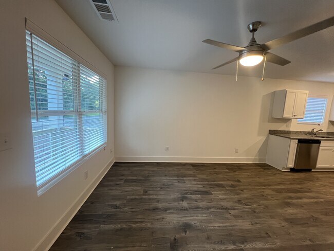 Foto del edificio - 535 S Forest Ave