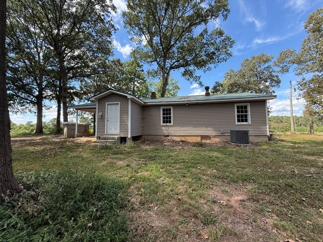 Building Photo - 3 Bedroom/1 Bath home for rent