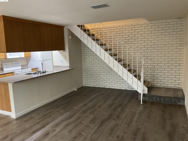 Foto del edificio - 1216 Sycamore Dr