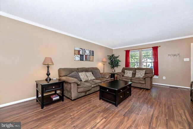 Building Photo - 514 Hollyberry Way