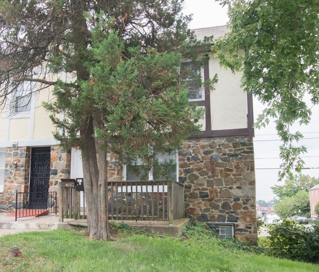 Building Photo - 5426 Jonquil Ave
