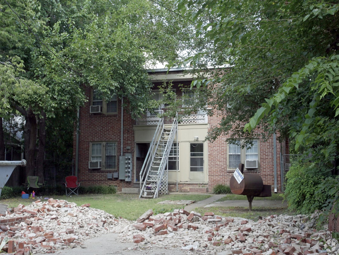 Building Photo - 1122 S Quincy Ave