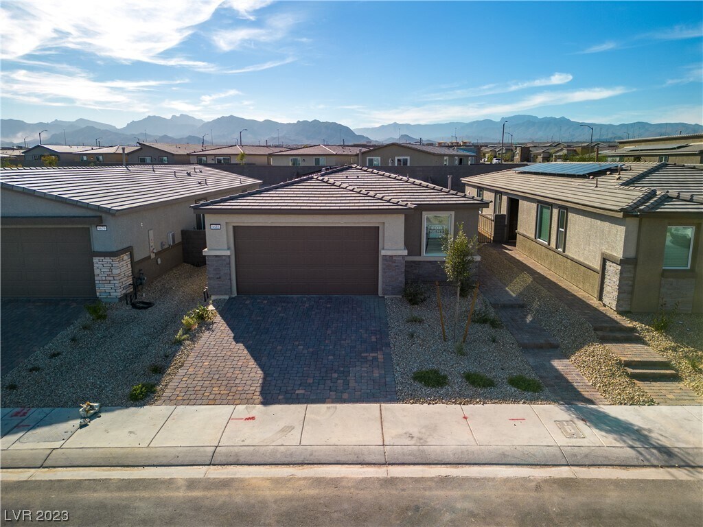 Primary Photo - 9685 Redwood Cascade St