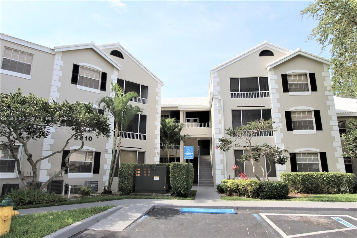 2810 N Oakland Forest Dr Unit 209, Oakland Park, FL 33309 Condo for