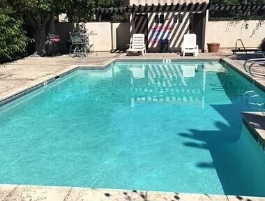 Piscina privada - 7439 Woodman Ave