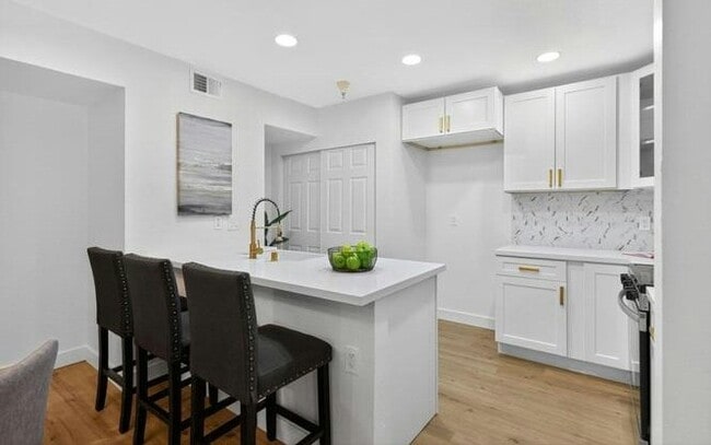 Photo - 247 East Warren Common, Unit 66 Apartment