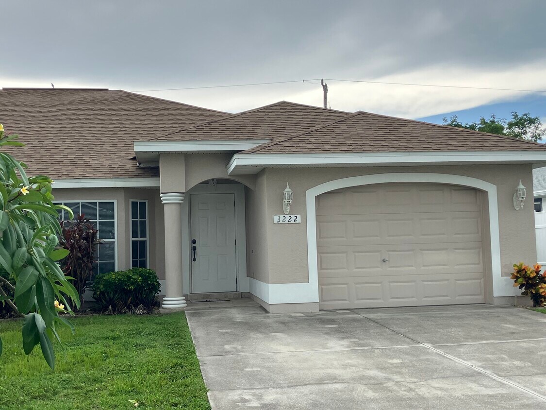 Front Entry - 3222 SW 7th Pl (Cape Coral, FL)