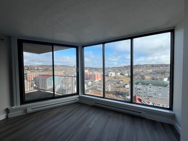Photo du bâtiment - ONE BEDROOM APARTMENT LOCATED IN THE HEART...