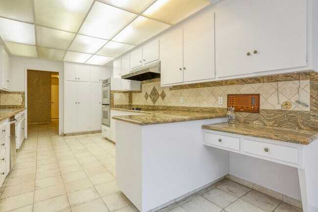 Foto del edificio - 6711 S Halm Ave