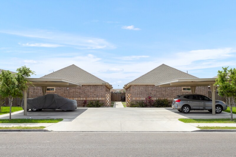 Primary Photo - 2608 E Garfield Ave