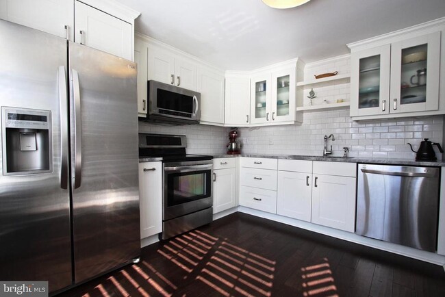 Building Photo - 6514 Brookleigh Way