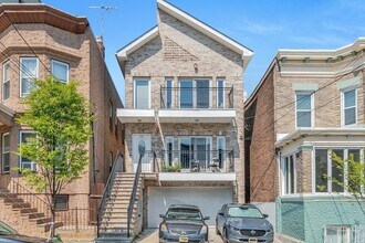 Building Photo - 308 18th St