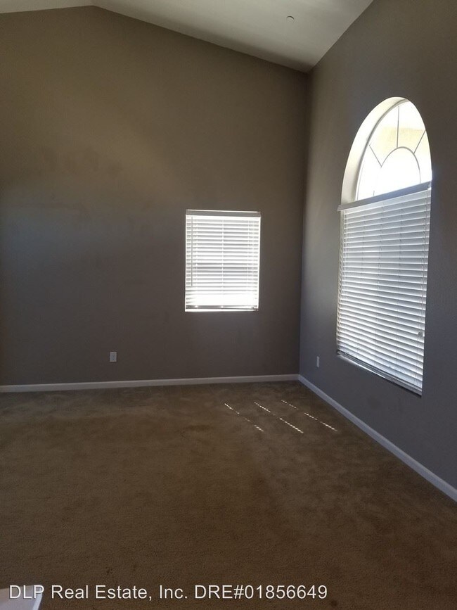 Building Photo - 4 br, 3 bath House - 29403 W Camino Ave