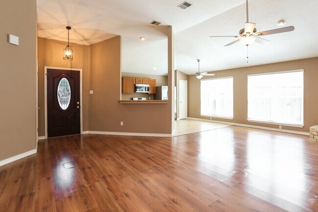 Foto del edificio - 3311 Hartfield Ln