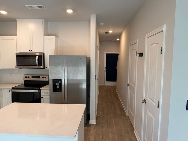 Building Photo - 3 BR/2BA | Newly Renovated Single Family Home | Covered Patio | In Columbia!