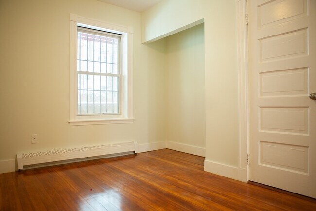 Building Photo - 19 Rowell St