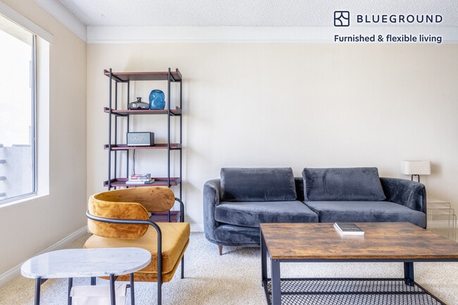 Building Photo - 4920 Van Nuys Blvd