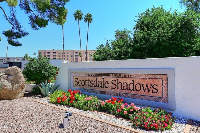 Foto del edificio - 7910 E Camelback Rd