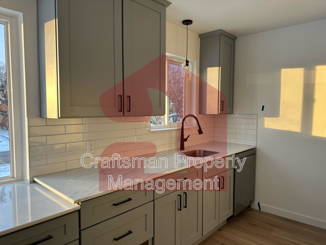 Building Photo - 2697 Glenmare St