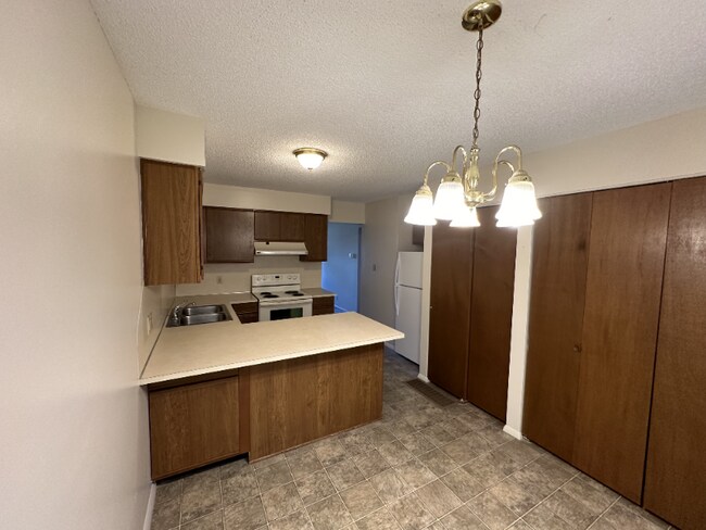 Building Photo - 600 Cumberland Dr