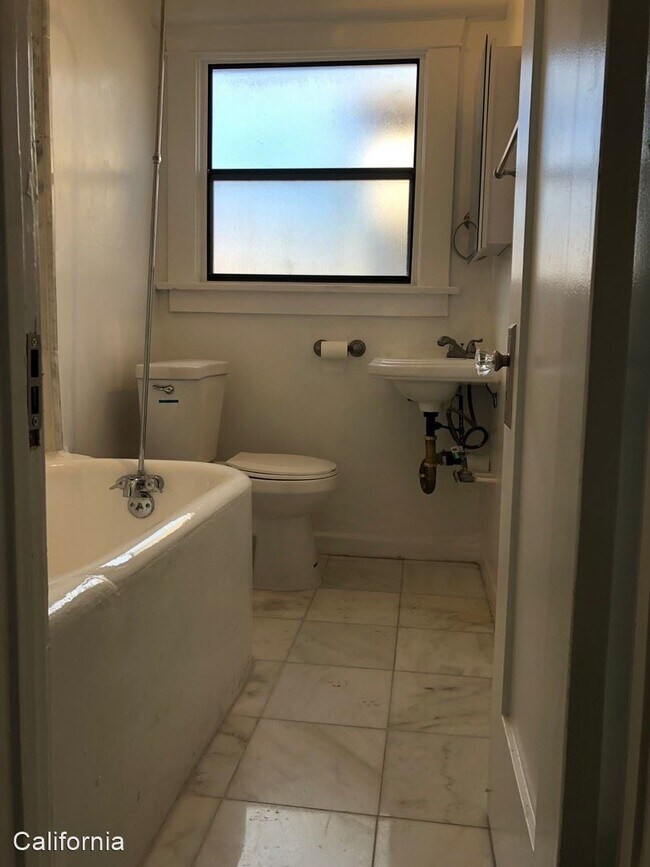 Building Photo - 1403 Innes Pl
