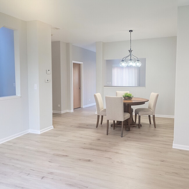 Building Photo - 518 New Haven Dr