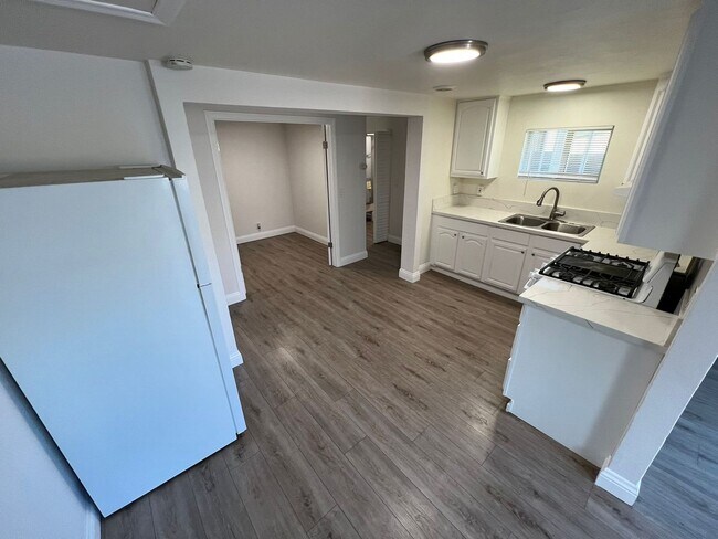 Foto del edificio - Remodeled 3 Bedroom 2 bath House with Backyard