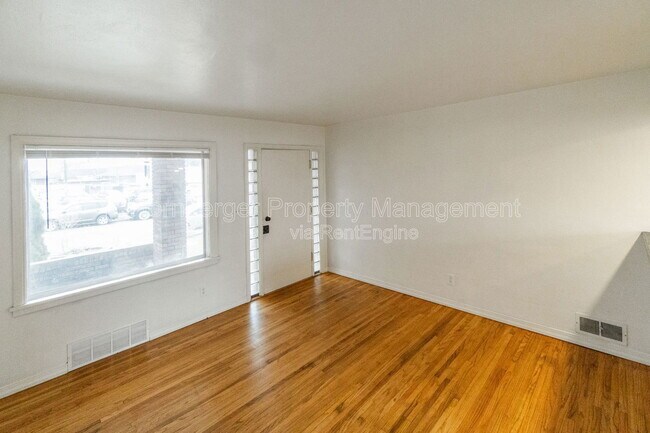 Building Photo - 11 E Rich Ave