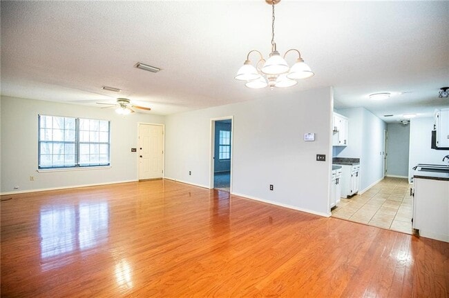 Building Photo - 8 Oak Knoll Ln