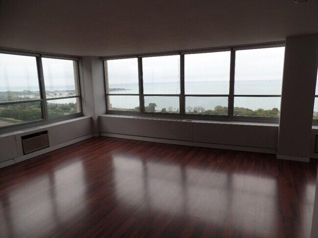 Building Photo - 2 bedroom in Chicago IL 60657
