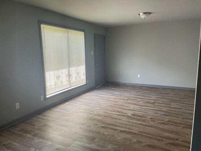 Building Photo - ADORABLE CORNER LOT HOME FOR RENT