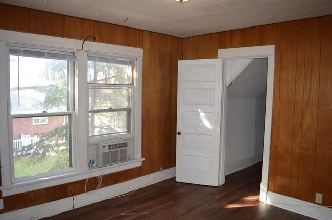 Building Photo - 729 Clark Ct