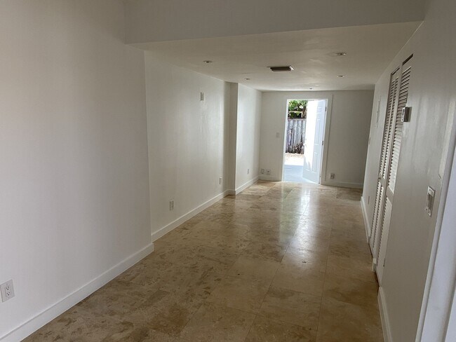 Foto del edificio - 2625 NE 32nd St