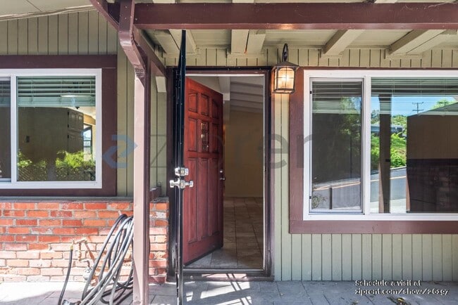 Building Photo - 499 Pebble Dr