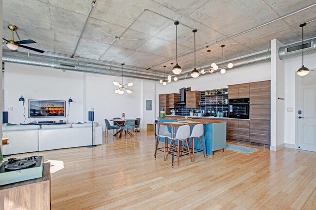 Building Photo - 2100 Van Buren St