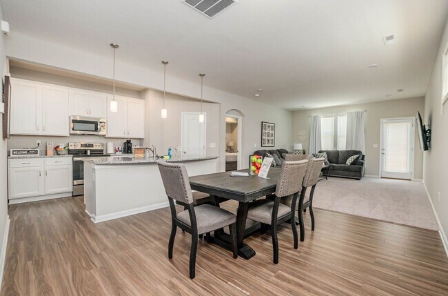 Foto del edificio - Fully Furnished Luxury Corporate Rental - Brand New Construciton