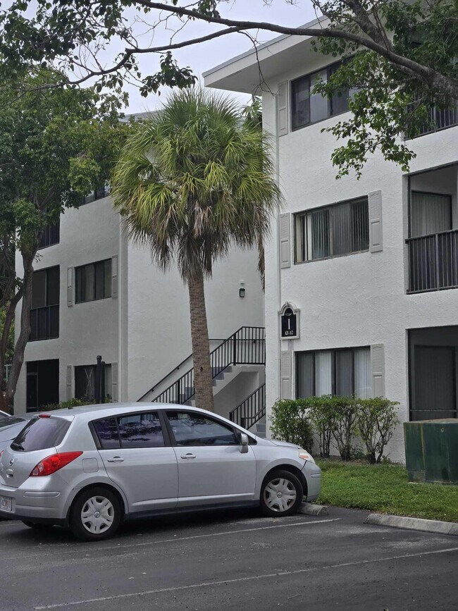 Foto del edificio - 2445 SW 18th Terrace