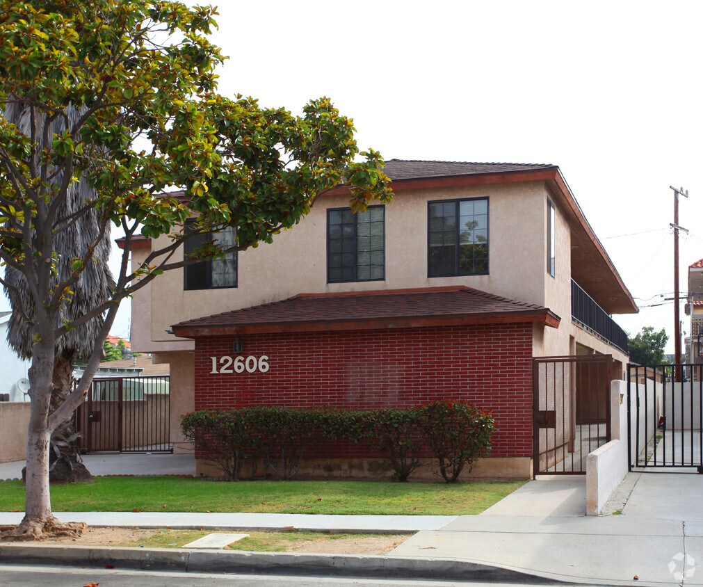 Foto del edificio - 12606 Kornblum Ave