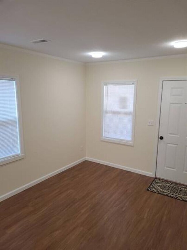 Foto del edificio - 1538 Longfield Ave