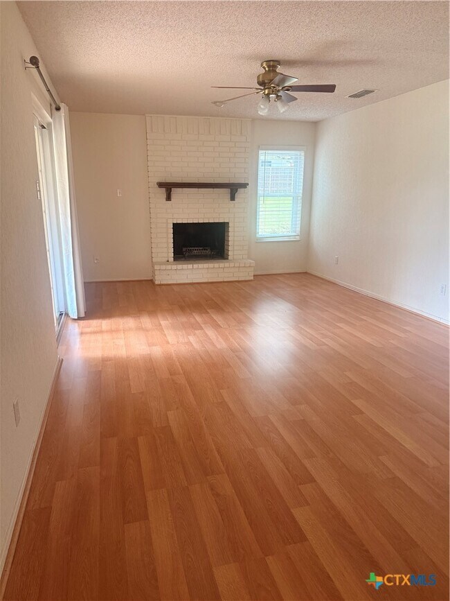 Foto del edificio - 651 Rock St