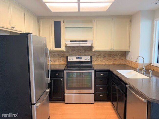 Building Photo - 2 br, 2 bath Condo - 1122 Woodside Rd