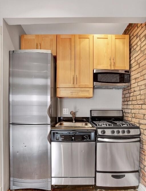 Foto del edificio - 521 E 5th St