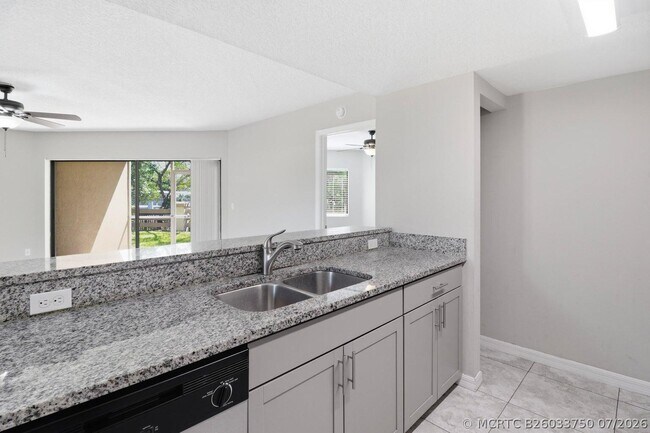 Building Photo - 2625 Heathcote Dr