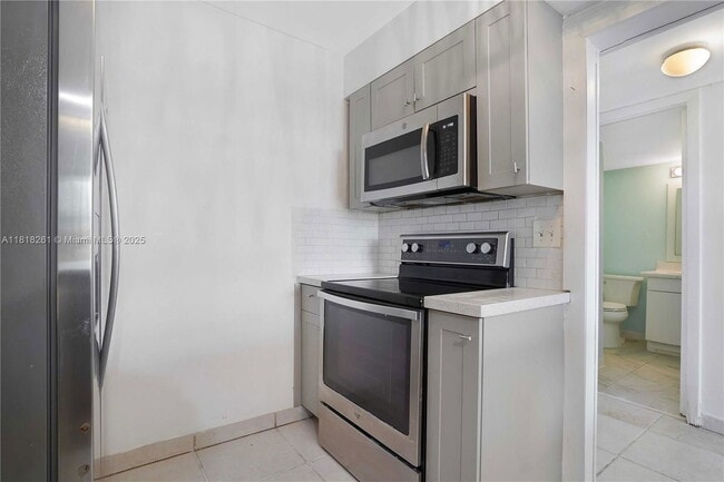 Foto del edificio - 6900 Bay Dr