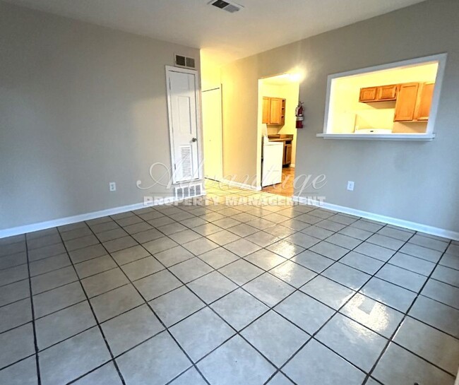 Building Photo - Freshly Painted 5-bedroom 1-bath home in W...