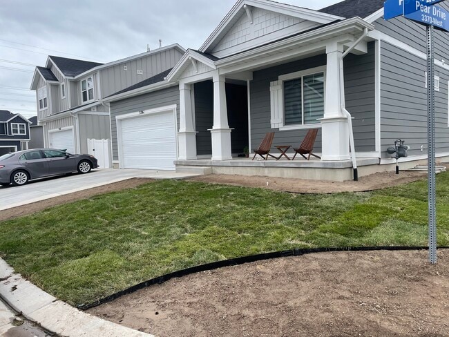 Building Photo - 3361 W Pond Dr