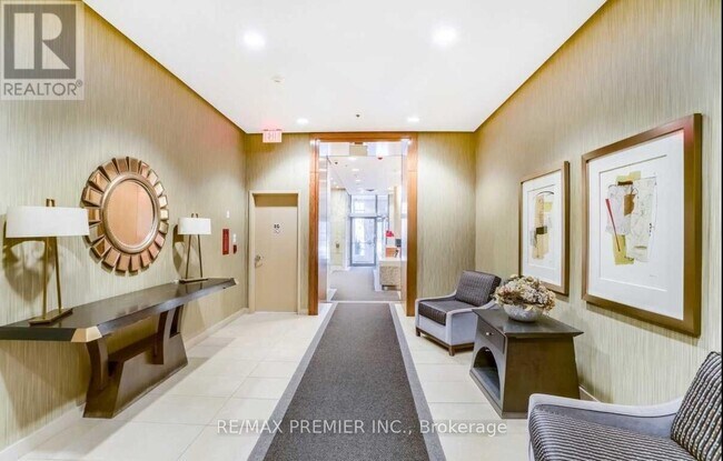 Photo du bâtiment - 736 Spadina Ave.