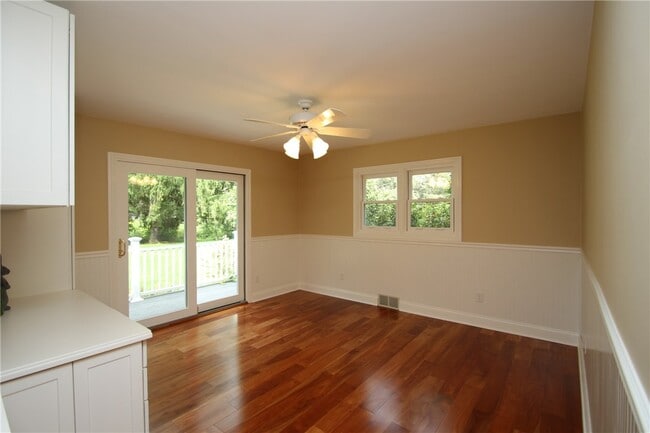 Building Photo - 5 Spruce Ln