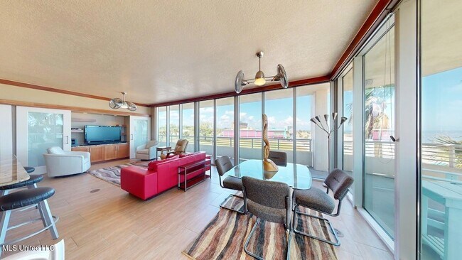 Foto del edificio - 2060 Beach Blvd