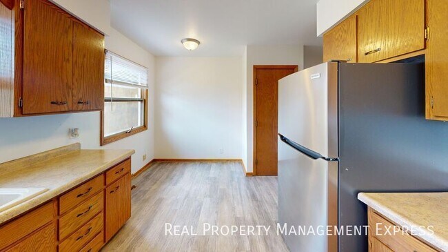 Foto del edificio - 607 E 10th St
